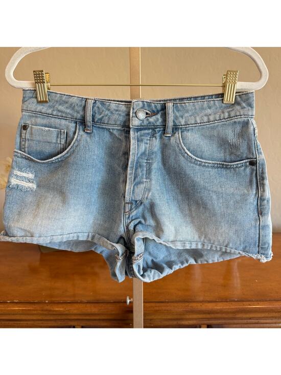 Roxy Pants - Roxy Light Wash Denim Shorts Size 27 Distressed Cuffed
